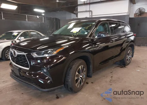 2021 Toyota Highlander Xle z USA, uszkodzony, nr VIN 5TDHZRBH1MS106203